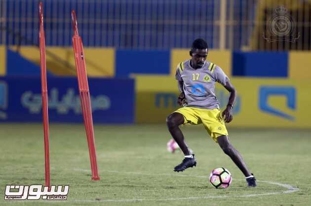 بالصور ماميتش يوضح للاعبي النصر