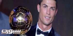 Real Madrid's Portuguese forward Cristiano Ronaldo poses with the 2013 FIFA Ballon d'Or award for player of the year during the FIFA Ballon d'Or award ceremony at the Kongresshaus in Zurich on January 13, 2014. AFP PHOTO / FABRICE COFFRINI (Photo credit should read FABRICE COFFRINI/AFP/Getty Images)
