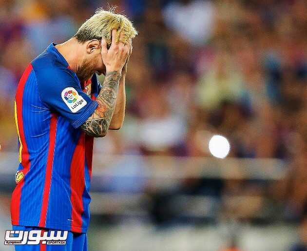 epa05534117 FC Barcelona's Argentinian striker Lionel Messi reacts during the Spanish Primera Division soccer match between FC Barcelona and Deportivo Alaves at Camp Nou in Barcelona, Spain, 10 September 2016. EPA/ALEJANDRO GARCIA