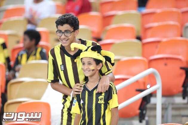 صور من لقاء الاتحاد القادسية