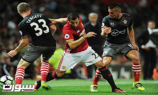 epa05500448 Manchester United's Henrikh Mkhitaryan (C) in action against Southampton's Matt Targett (L) and Southampton's Dusan Tadic during the English Premier League soccer match between Manchester United and Southampton at Old Trafford, Manchester, Britain, 19 August 2016. EPA/PETER POWELL No use with unauthorized audio, video, data, fixture lists, club/league logos or 'live' services. Online in-match use limited to 75 images, no video emulation. No use in betting, games or single club/league/player publications EDITORIAL USE ONLY EDITORIAL USE ONLY