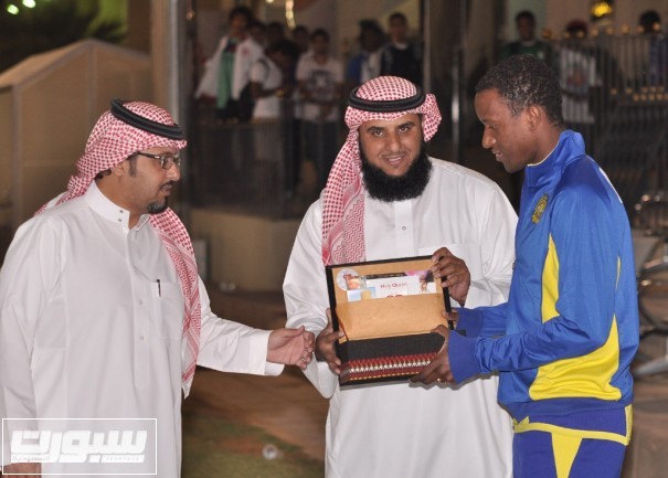 نقره لتكبير أو تصغير الصورة ونقرتين لعرض الصورة في صفحة مستقلة بحجمها الطبيعي