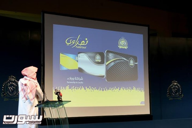 نقره لتكبير أو تصغير الصورة ونقرتين لعرض الصورة في صفحة مستقلة بحجمها الطبيعي