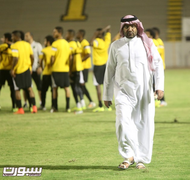 بالصور البلوي يجتمع بلاعبي الإتحاد