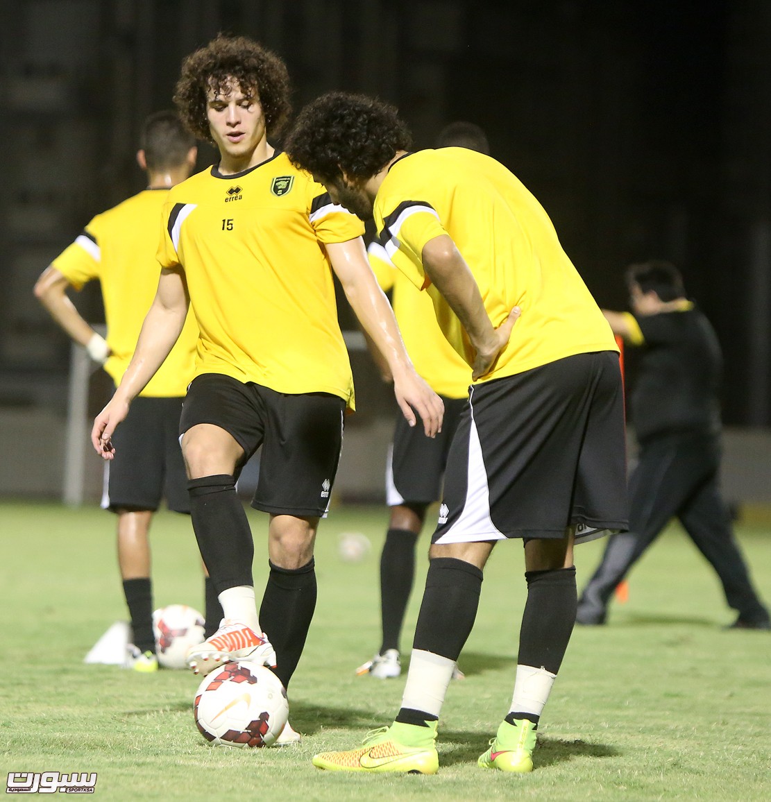 بالصور البلوي يجتمع بلاعبي الإتحاد