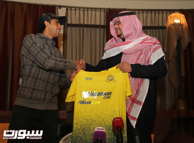 نقره لتكبير أو تصغير الصورة ونقرتين لعرض الصورة في صفحة مستقلة بحجمها الطبيعي