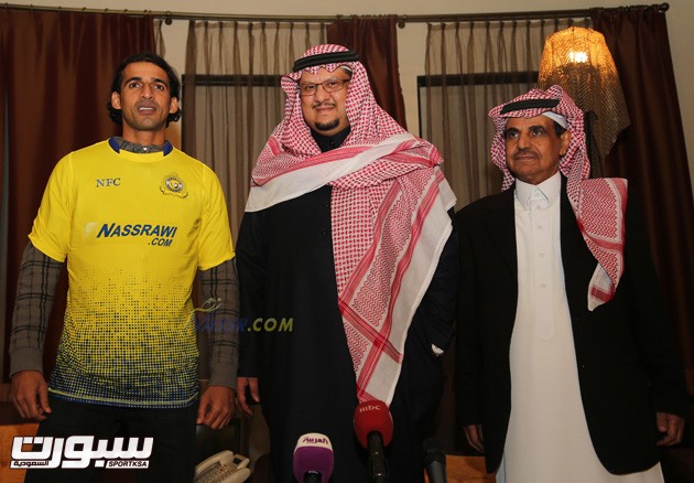 نقره لتكبير أو تصغير الصورة ونقرتين لعرض الصورة في صفحة مستقلة بحجمها الطبيعي