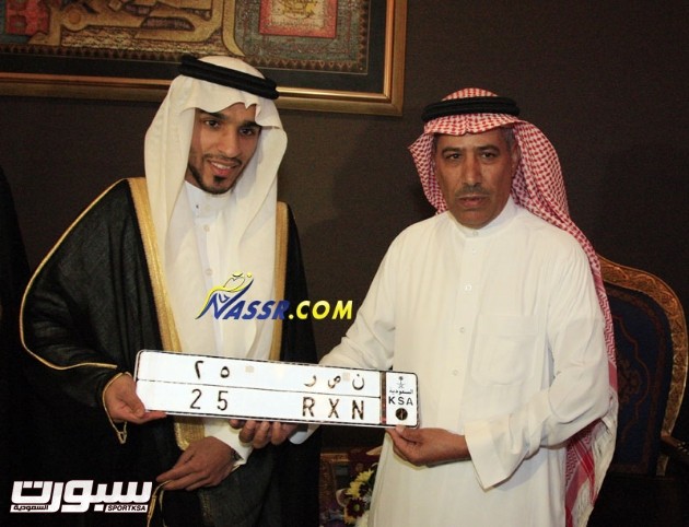 نقره لتكبير أو تصغير الصورة ونقرتين لعرض الصورة في صفحة مستقلة بحجمها الطبيعي