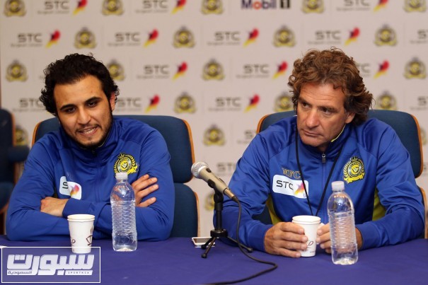 نقره لتكبير أو تصغير الصورة ونقرتين لعرض الصورة في صفحة مستقلة بحجمها الطبيعي