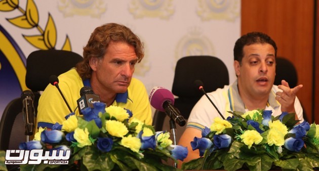 نقره لتكبير أو تصغير الصورة ونقرتين لعرض الصورة في صفحة مستقلة بحجمها الطبيعي