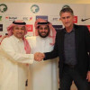 عزت يوقع مع الارجنتيني باوزا عقد تدريب المنتخب السعودي الاول