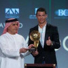 رونالدو يتوج في دبي بأفضل لاعب في العالم