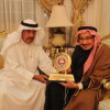 نادي الوشم يقدم عضوية الشرف الأولى للشيخ سليمان الحماد وابنائه بالاحساء