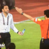 بالصور : طرد الجابر وهزيمته في الدوري الإماراتي بحضور رئيسه السابق