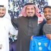 بالصور : الهلال يكسب خدمات عوض خميس لثلاث سنوات
