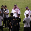 الأمير فيصل بن تركي يناقش مع لاعبي النصر نتائج ومستويات الفريق