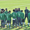 المدير الفني يجتمع مع لاعبي “الأخضر” بحضور نائب رئيس الاتحاد السعودي نواف التمياط