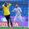 جماهير الهلال ترفع الحبسي على الأعناق