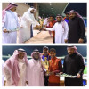 السريعي يسلم الكأس لبراعم القادسيه لكرة القدم فى حضور الجهاز الفنى والاداري