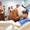 أمير الشرقية ونائبه يزوران المرضى في “تخصصي الدمام”