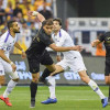 كورنثيانز يعلق على ارتباطه بضم النصر: الناس تموت