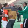 شاهد… لاعب مصري يعتدي على مدربه بسبب 10 دقائق لعب