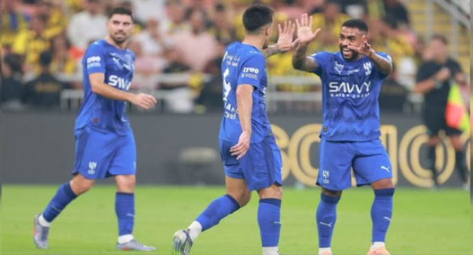 الهلال يتفوق على الاتحاد بثنائية في الكلاسيكو