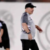الهريفي يفتح النار على “بن زكري”: مدرب يسكن في الاستوديوهات وأقل من طموح الشباب
