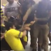 فيديو: رجال أمن يعتدون على مشجع بالضرب