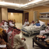 يزيد الراجحي على السرير الأبيض