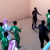بالفيديو: حكم يتعرض للضرب في مباراة ضمن دوري الثالثة