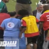 لقطة طريفة في مباراة الرياض والنجمة – فيديو