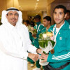 رئيس وأعضاء اتحاد الملاكمة يستقبلون أبطال الخليج بالورود