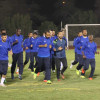 بالصور : تدريب ترفيهي ومكافئآت الطائي تجهز لاعبي النهضة للحزم
