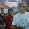 بالصور : مدرب الشباب يصل الرياض و يتفقد منشئات النادي