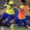بالصور : هزازي يشارك في تدريبات النصر وداسيلفا يجتمع باللاعبين