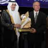 الأمير نواف بن فيصل يسلم “رؤوف خليف” جائزة زاهد قدسي لأفضل معلق عربي