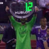 حارس ريال مدريد يحتفل بالأبطال بطريقة طريفة