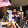 تغطية استقبال محترف النصر حسام غالي في المطار ( عدسة فؤاد الأحمري )