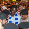بالصور : استقبال جماهيري لمحترف الهلال جوميز