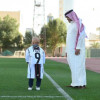 الشباب يحتفي بالطفل فازع