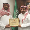 رئيس نادي الثقبة يقدم العضوية الشرفية للمهندس عمر الشديد