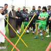 الأمير منصور بن مشعل يطالب اللاعبين بتحقيق نقاط الفتح