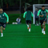 الأخضر يدشن تدريباته في الدوحة والثنائي يواصل برنامجه العلاجي