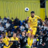 الاتحاد الآسيوي يوقف مدافع التعاون الاحمد ثلاث مباريات