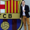إنييستا يمدد ارتباطه ببرشلونة رسمياً