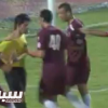 حكم يعتدي على اللاعبين ثم يطردهم في الدوري الكويتي